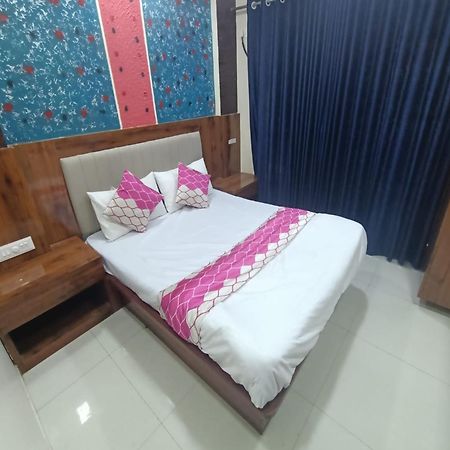 Hotel Om Sai Navi Mumbai Zewnętrze zdjęcie