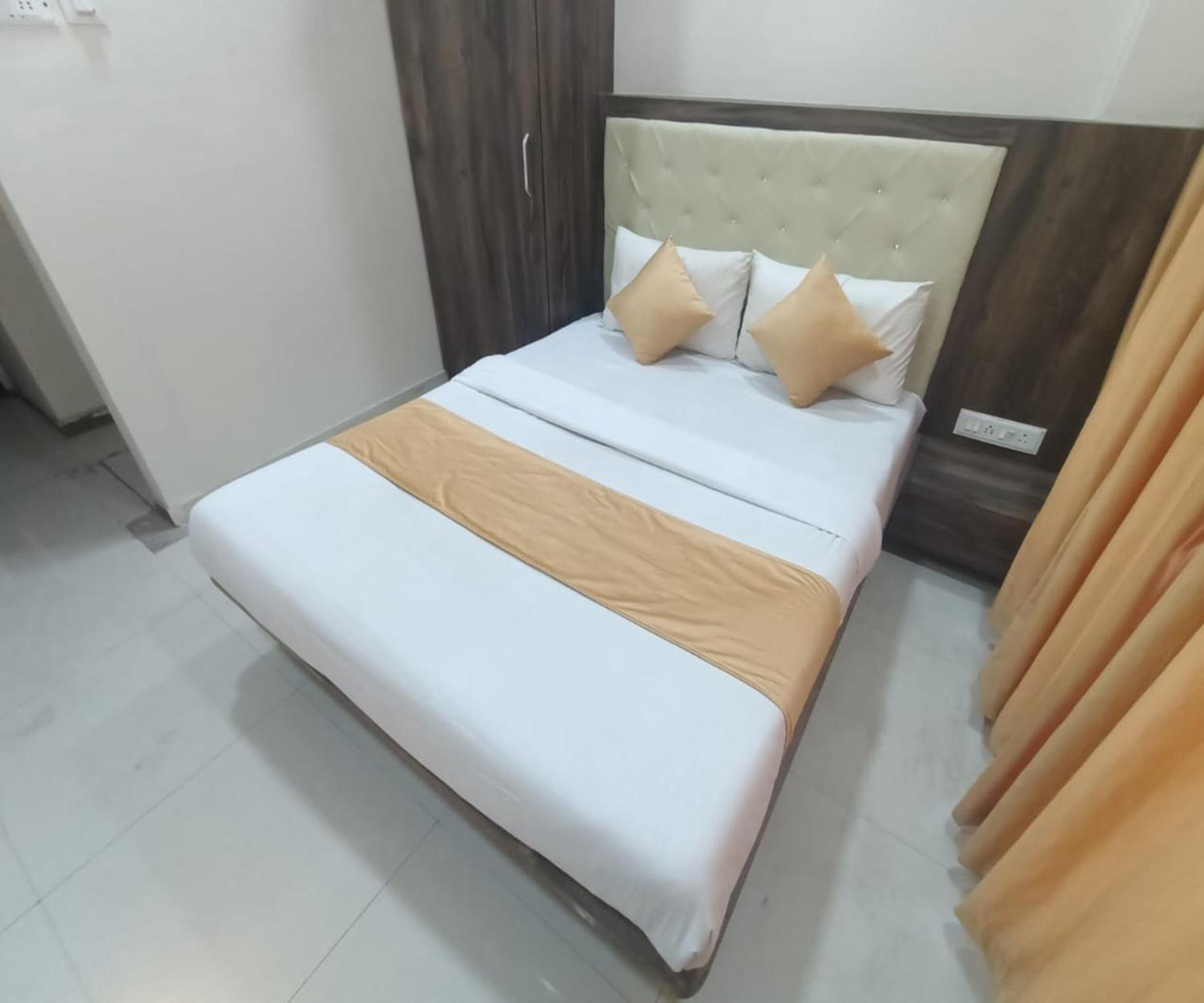 Hotel Om Sai Navi Mumbai Zewnętrze zdjęcie