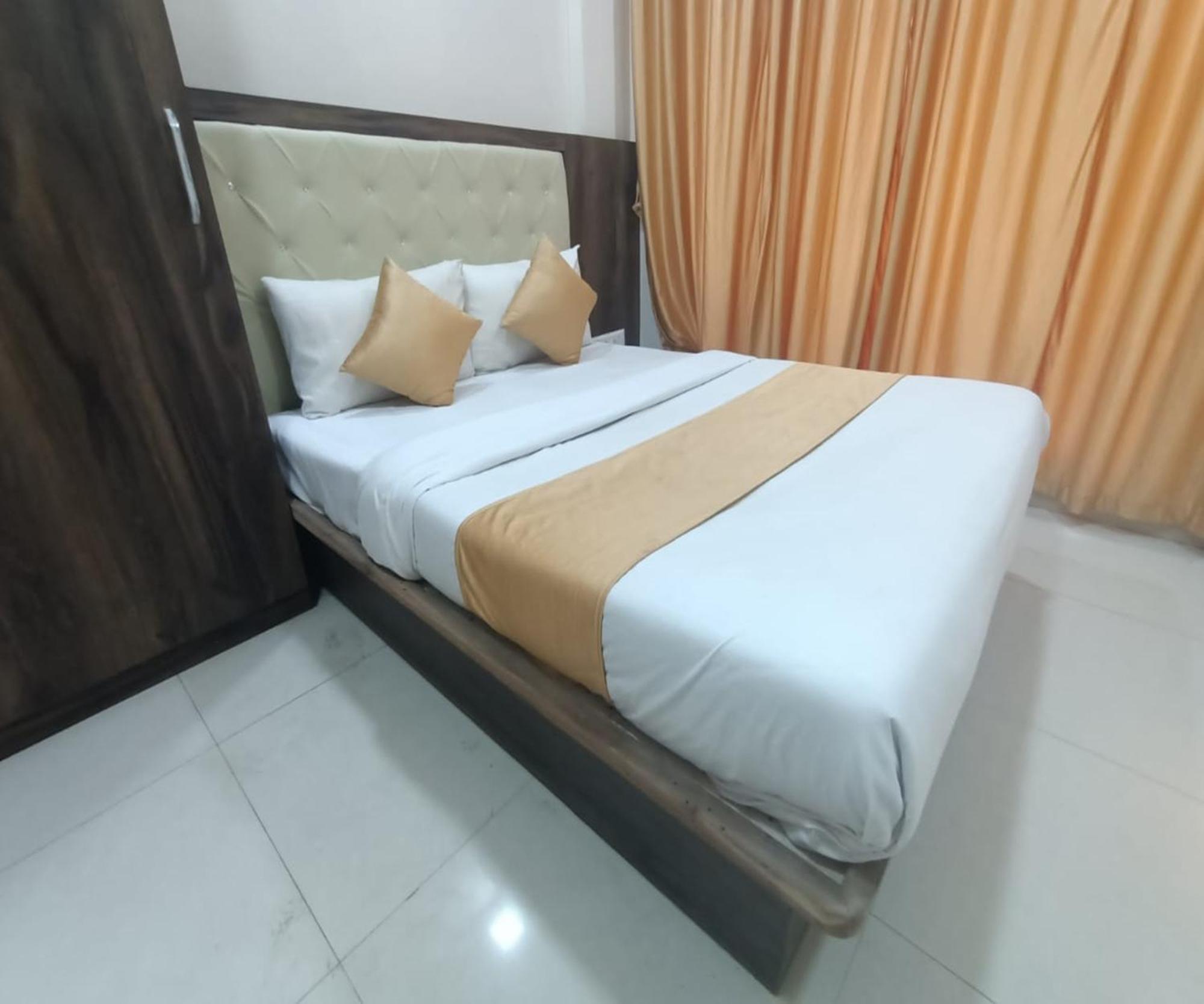 Hotel Om Sai Navi Mumbai Zewnętrze zdjęcie