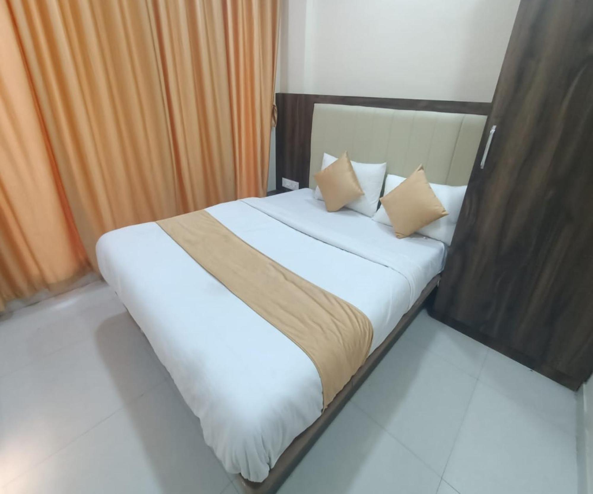 Hotel Om Sai Navi Mumbai Zewnętrze zdjęcie